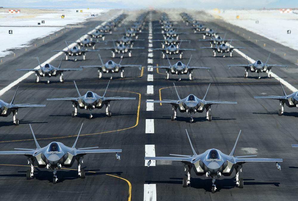 美军F-35战斗机集结展示