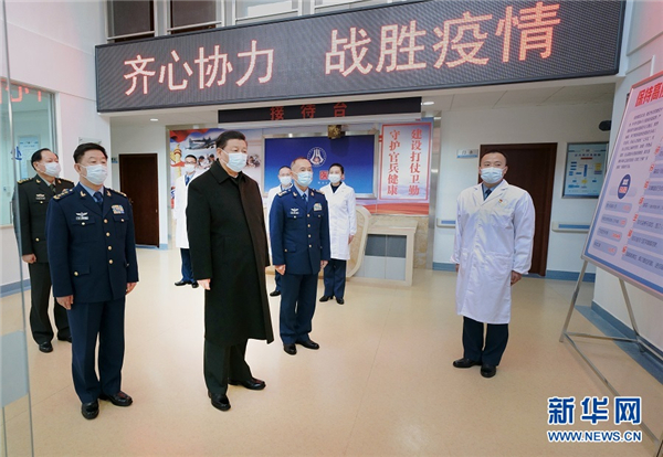 习近平春节前夕视察看望空军航空兵某师(图1)