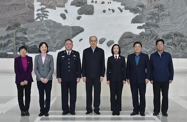 "2月19日下午,最高人民检察院党组书记,检察长张军接见即将赴云