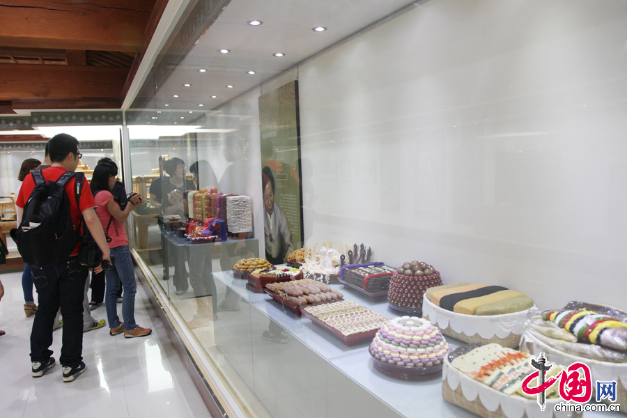   6月18日，“韩国全罗南道考察团”到达光州，并参观考察了无等山国立国家公园，图为考察团成员参观无等山国立公园展区。 中国网记者 李佳摄影 