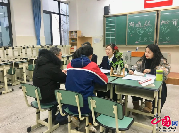 成都龙泉驿向阳桥中学荣获市家庭教育示范校称号