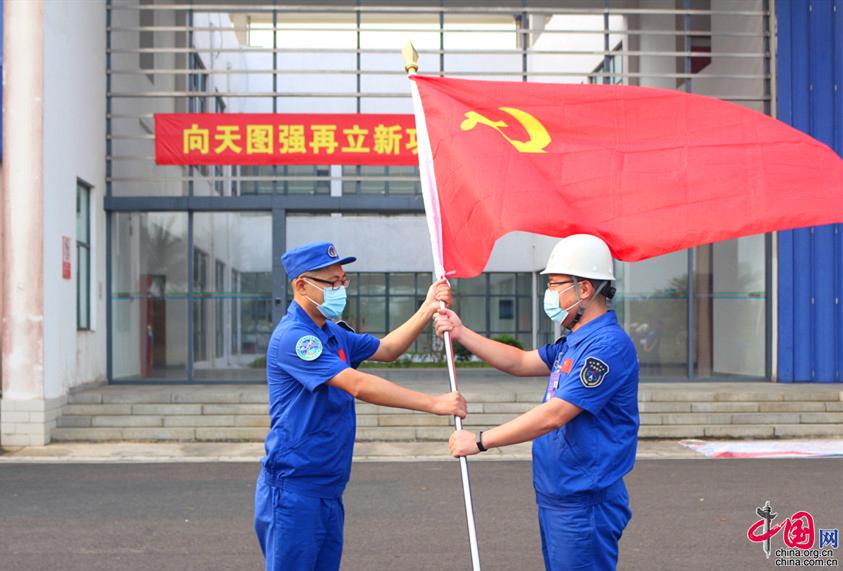 国旗和党旗图片 中国图片