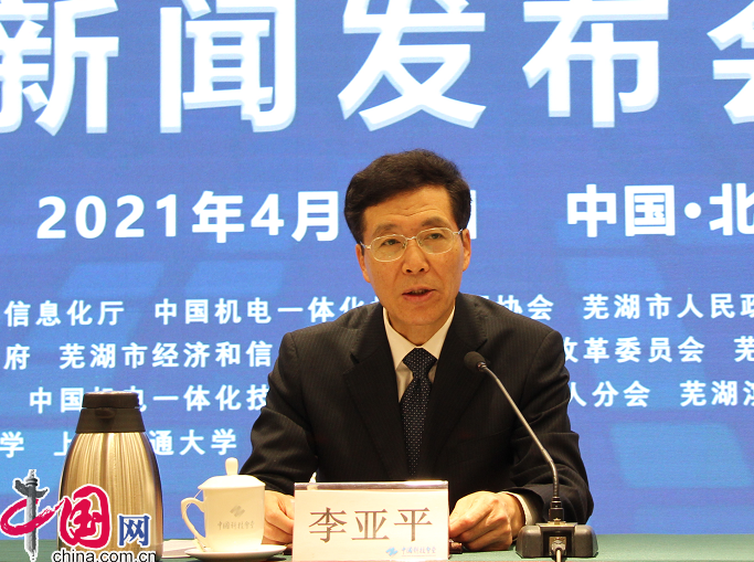 从"机器换人"到"人工智能" 机器人产业需求渐近 大有可为