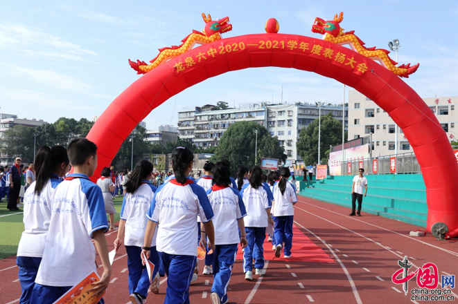 整装待发!成都龙泉六中"学·问"少年奔赴新征程