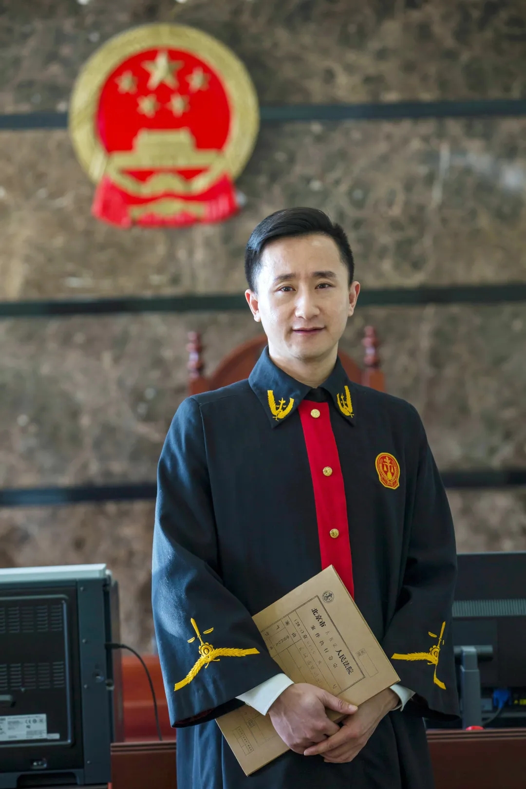 与"老赖"博弈,不惧死亡威胁……这位80后执行法官为何这般血性?