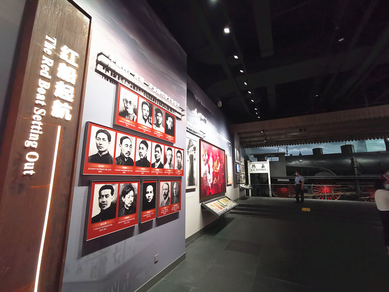 6月9日上午,南湖革命纪念馆迎来了全国各地党员群众的参观学习.