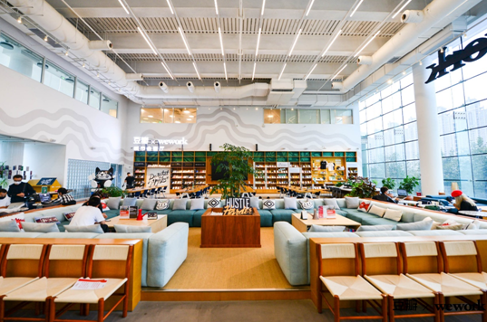 豆瓣携手wework打造城市会客厅亮相北京上东公园里
