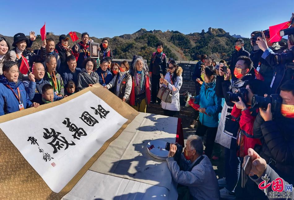 金山岭长城秋季最美时节,为庆祝建党100周年和庆祝中华人民共和国成立