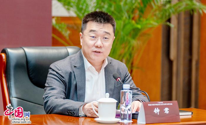 永州市委常委,宣传部部长钟君主持会议.