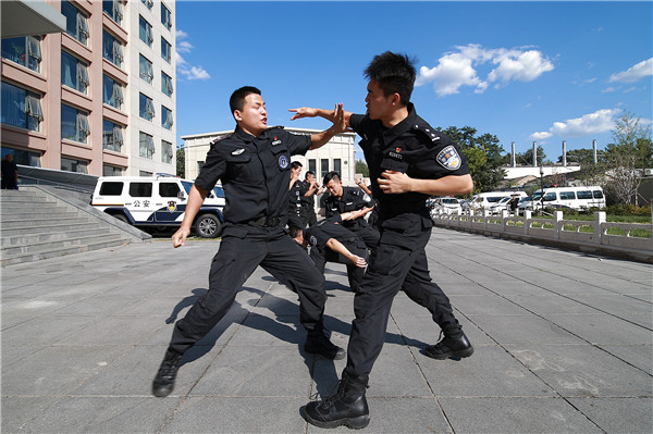 比武中取得总成绩第二名的佳绩,在法制,经侦,政保,基层反恐,便衣打扒