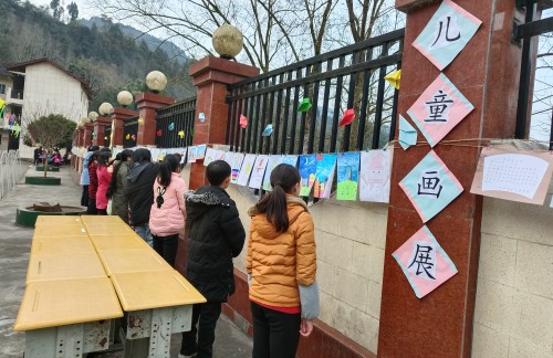 巴中市恩阳区双凤小学举办学生文化艺术作品展