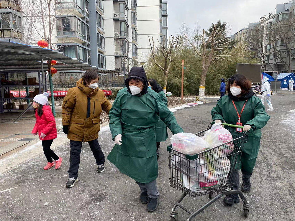 "致敬危难间挺身而出的平凡人"一位中学生眼中的抗