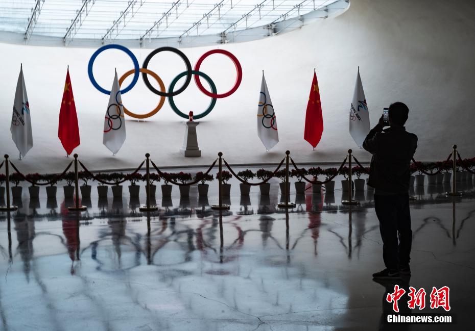 资料图:图为“穿越时空的火种——北京2022年冬奥会火炬接力主题展”上展示的冬奥会火种。<a target='_blank' href='/'><p align=