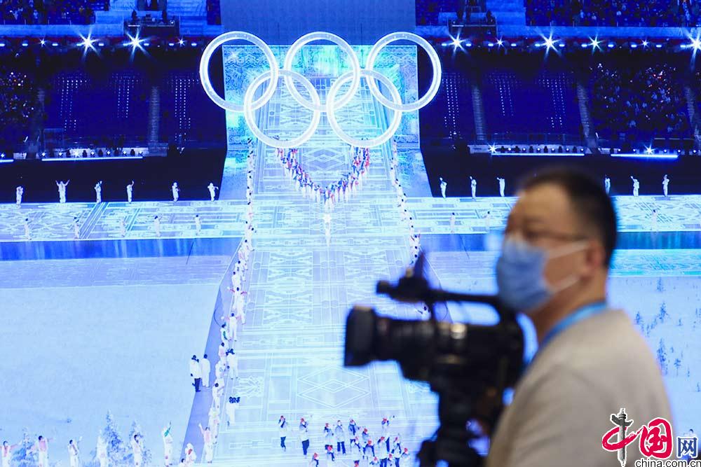 中外记者关注北京冬奥会开幕式[组图]