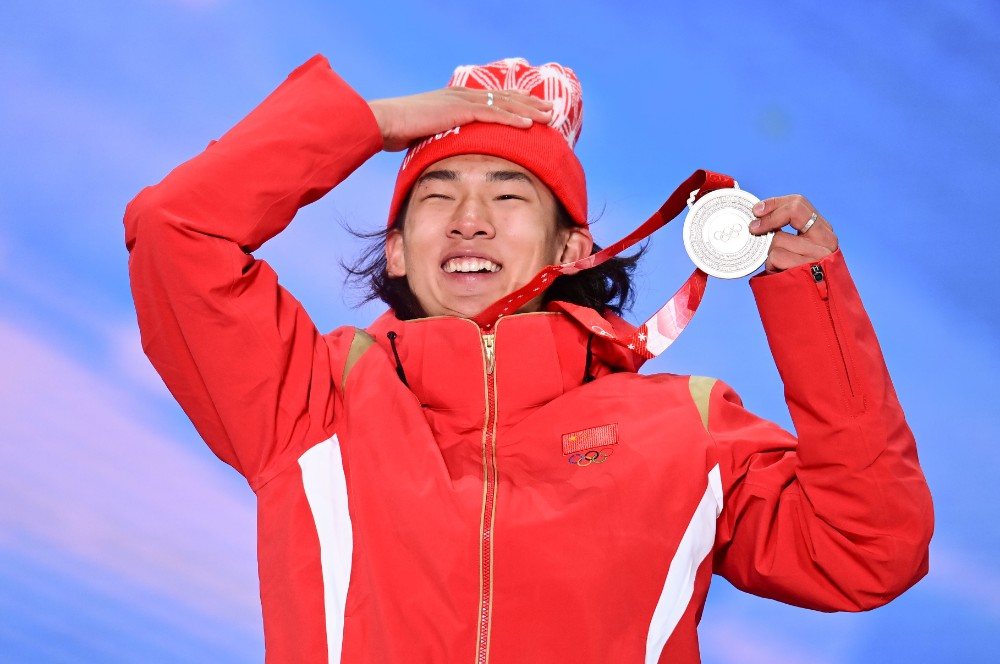 冬奥赛场张家口颁奖广场首次为中国运动员颁奖