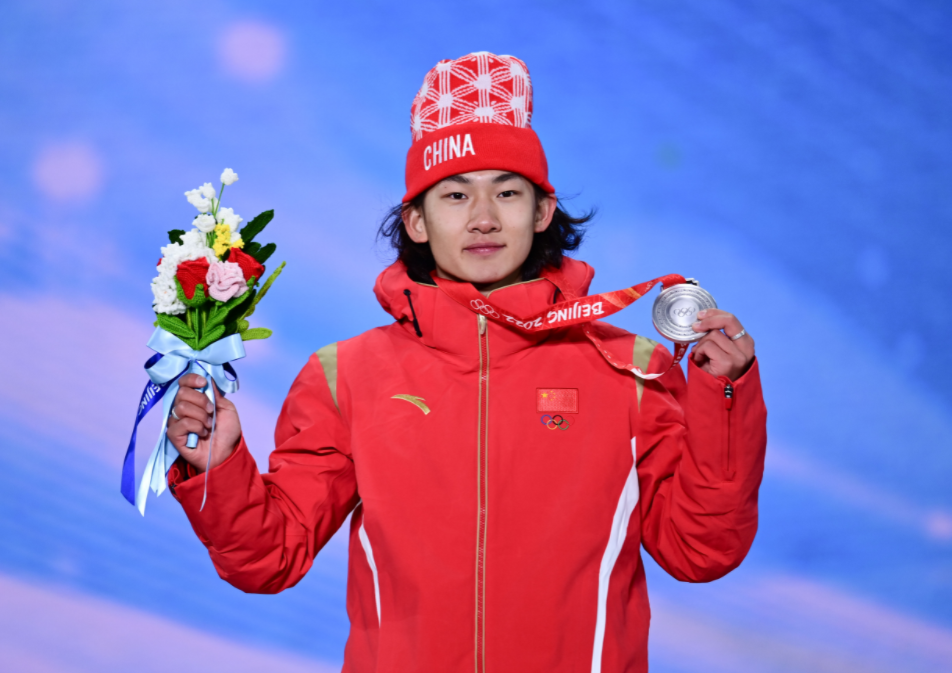 冬奥赛场张家口颁奖广场首次为中国运动员颁奖