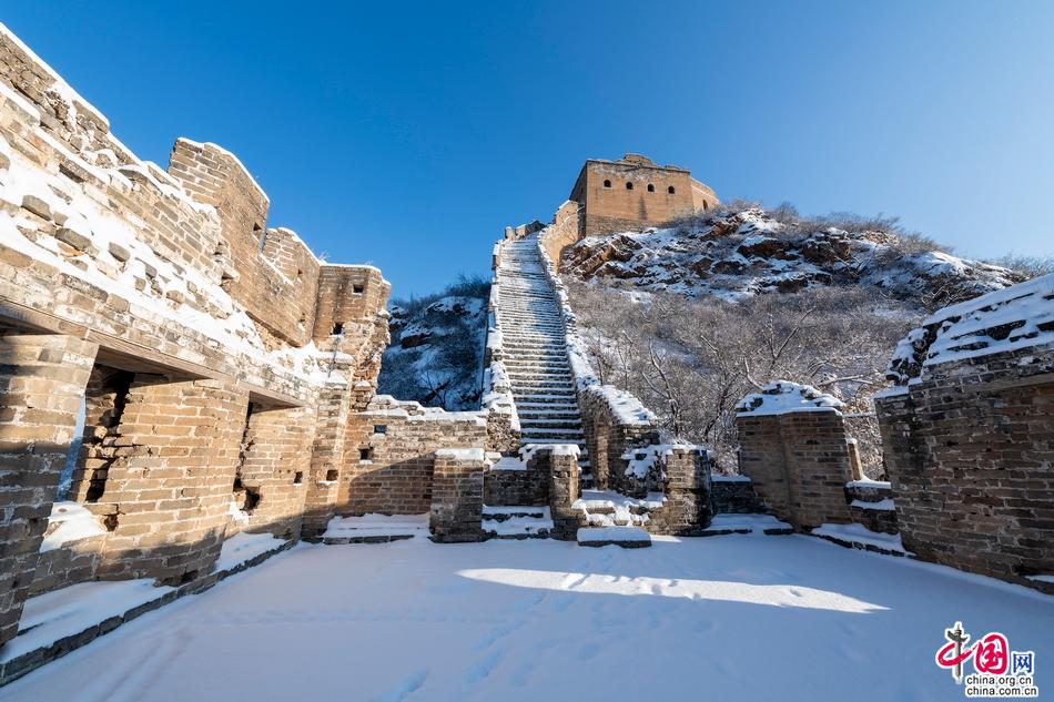 北国风光,千里冰封,万里雪飘.望长城内外,惟馀莽莽.