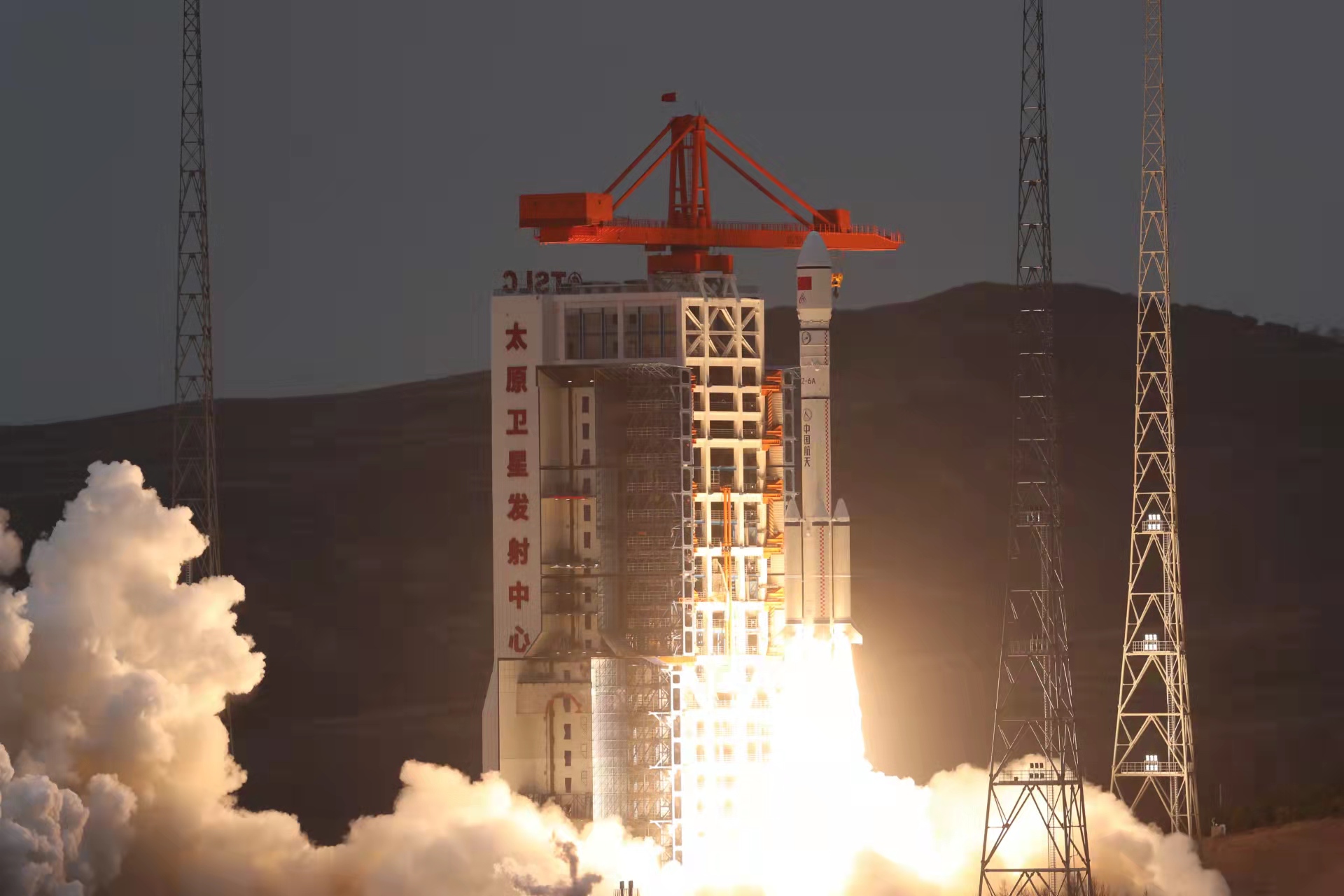 我国成功发射长征六号改运载火箭中国网3月29日讯(记者谢露莹 通讯员