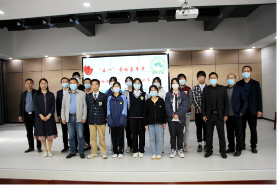 安徽合肥市小庙中学举行五一劳动嘉年华活动