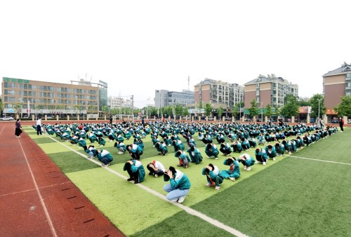 庐江县城西小学举行512防震减灾应急疏散演练活动