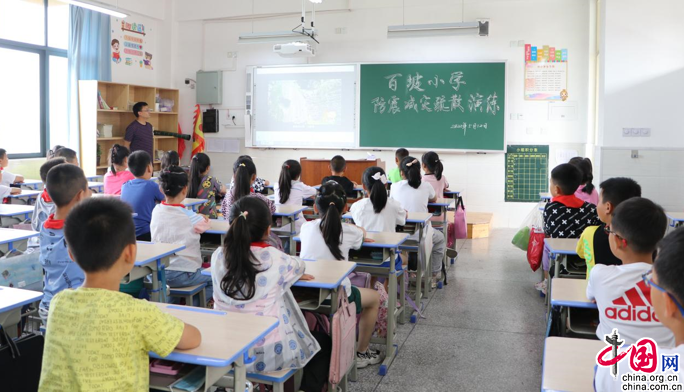 守护生命眉山东坡百坡小学防震减灾应急疏散演练高效有序