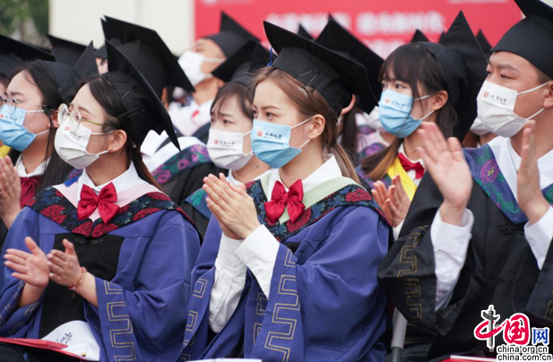 6484名学子共启未来成都大学举行2022届毕业生毕业典礼