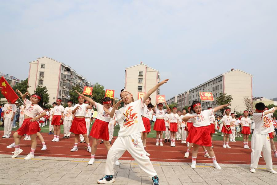 童心向党星火追光合肥市芙蓉小学运动会开幕式缤纷展现