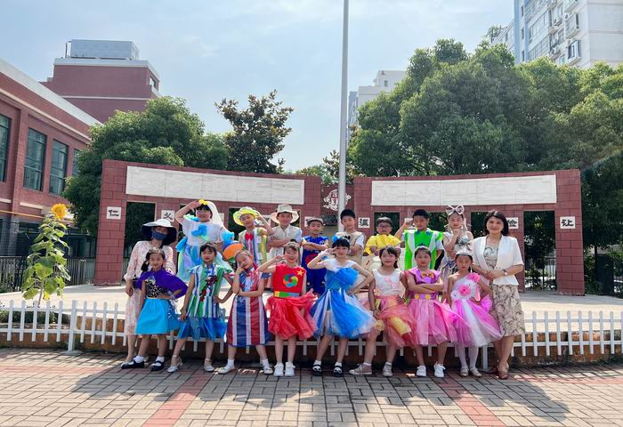 变废为宝合肥市莲花小学少儿环保时装秀炫酷啦