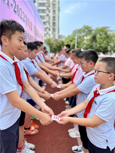 合肥市莲花小学举行2022年尚莲励志少年颁奖暨新一届大队委聘任校队退