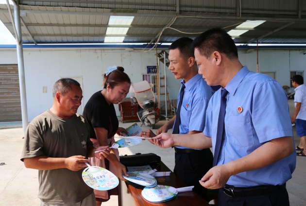 下基層察民情解民憂暖民心江陵檢察為群眾送去法治大禮包