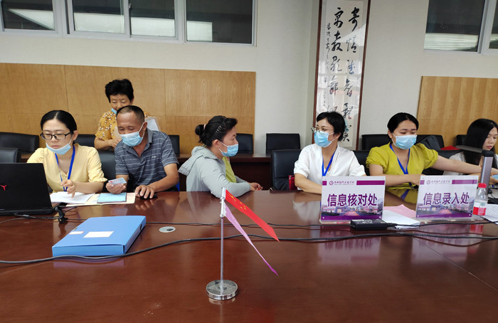 新生入学党员教师来服务合肥经开实验学校开展党员示范岗活动