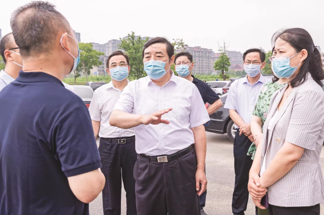 7月17日,滁州市委书记许继伟赴定远县,凤阳县,明光市督导检查疫情防控