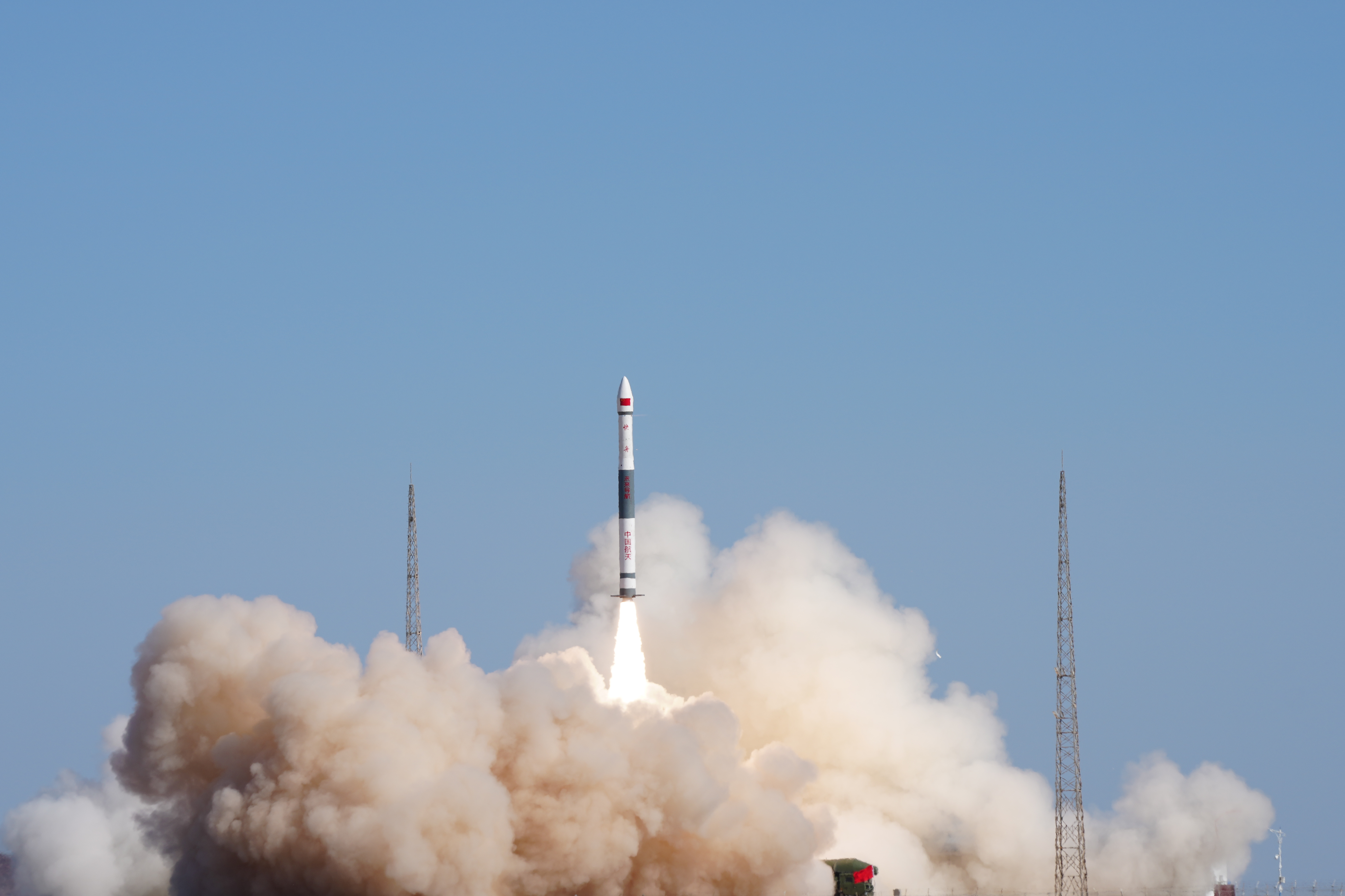 我国在酒泉卫星发射中心使用快舟一号甲运载火箭,成功将微厘空间低轨