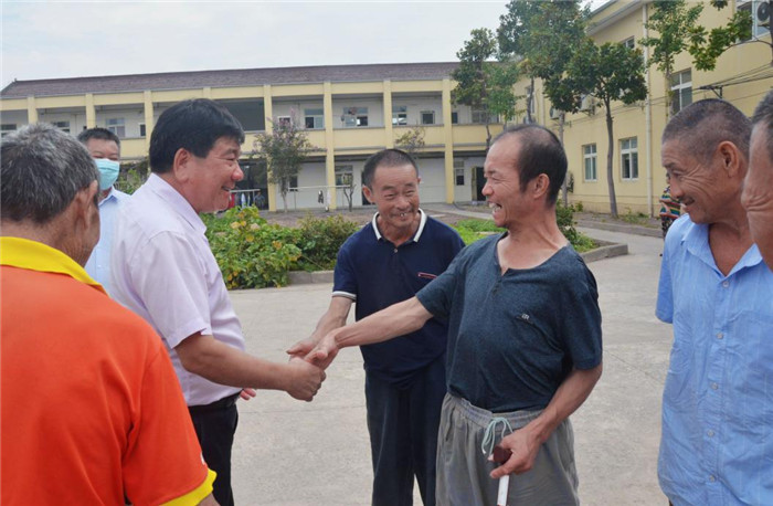 望江县文凯学校中秋再聚敬老院佳节慰问暖人心