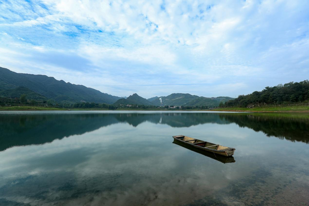 成都龙泉山天池风景区图片