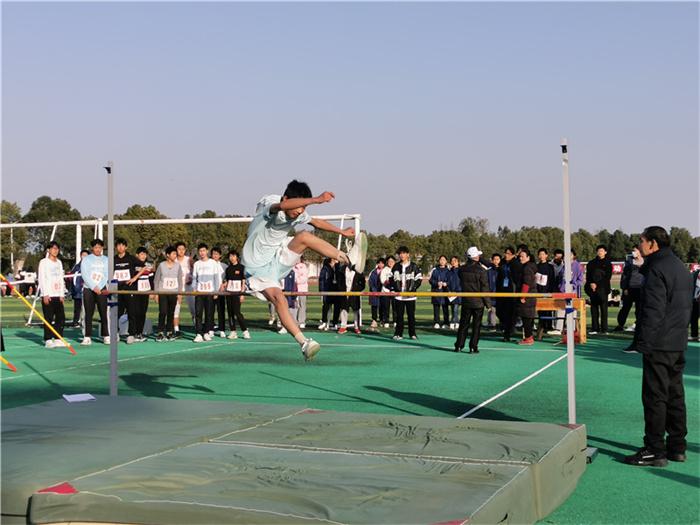 运动青春奔向未来庐江泥河中学第二十届田径运动会顺利举行