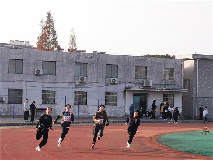 运动青春奔向未来庐江泥河中学第二十届田径运动会顺利举行