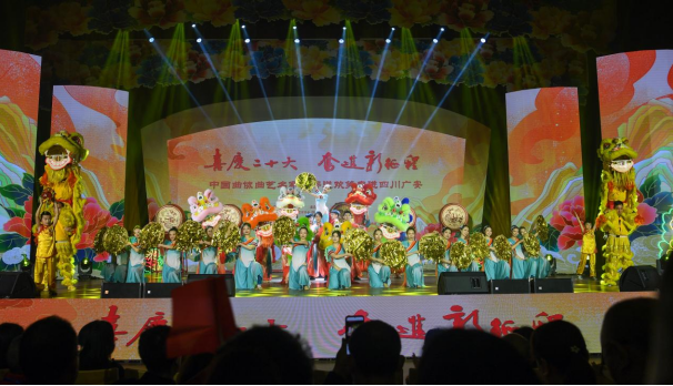 姜昆带团送欢笑 助力广安创建中国曲艺名城 _中国国情_中国网