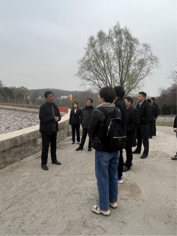 调研组听取有关情况汇报