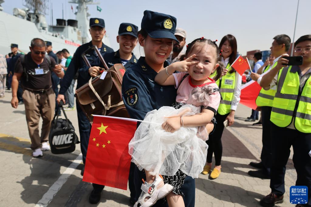 中国海军苏丹撤侨军舰抵达沙特吉达港[组图