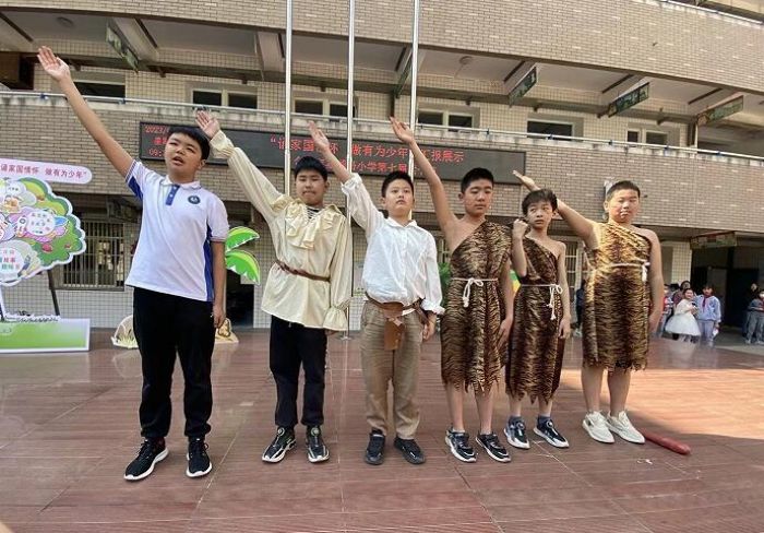 诵家国情怀做有为少年合肥市巢湖路小学第七届校园读书节展演