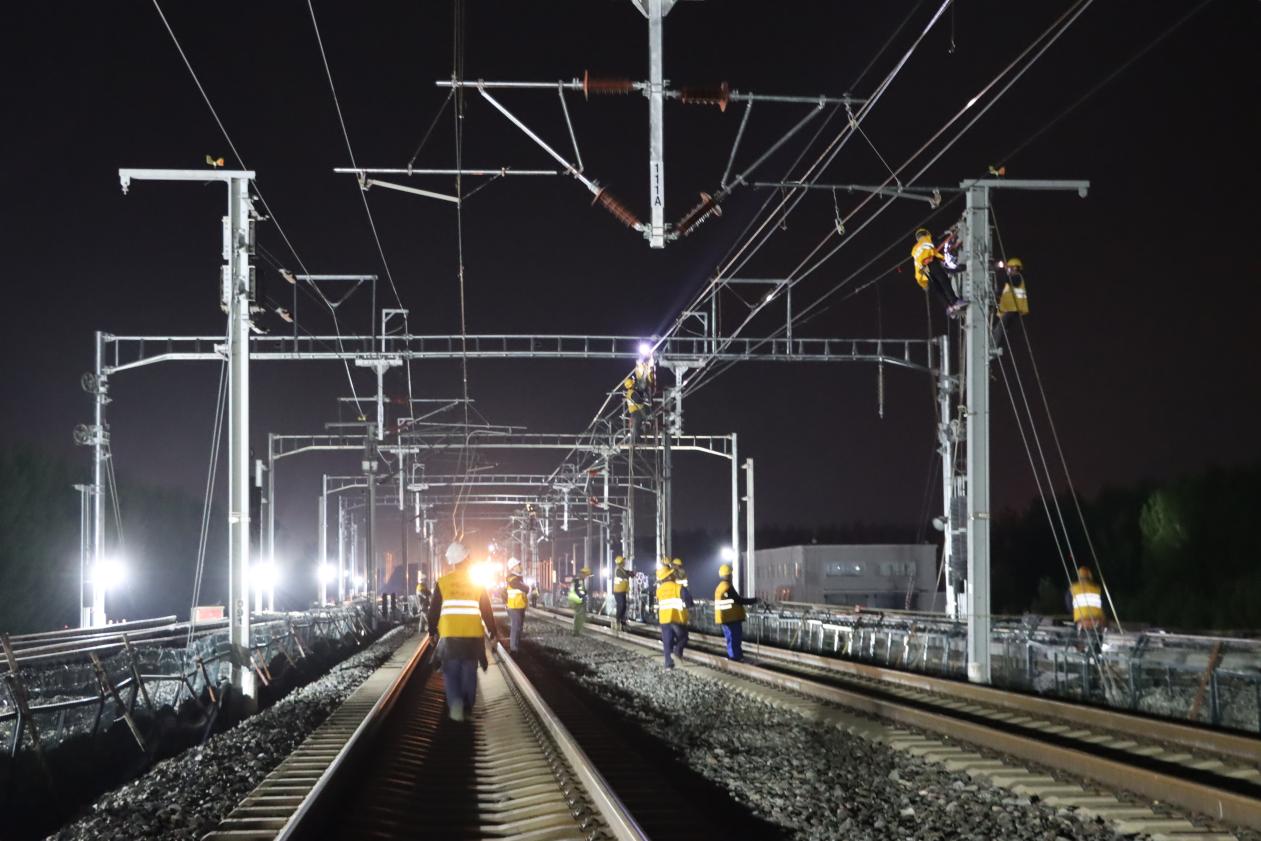 津兴城际铁路胜芳站改造工程首次接触网更换顺利完成预计年底建成通车