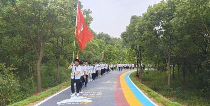 庐江县汤池镇初级中学组织开展青春毅行活动