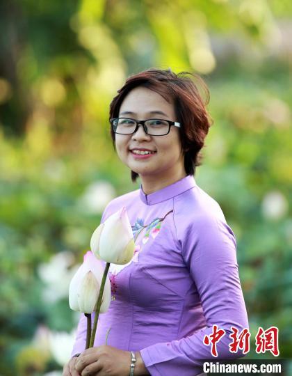 越南诗人阮氏梅娟用诗歌架设越中文化交流桥梁