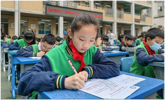 写中国汉字做三贤少年乐山县街小学让校园笔墨飘香