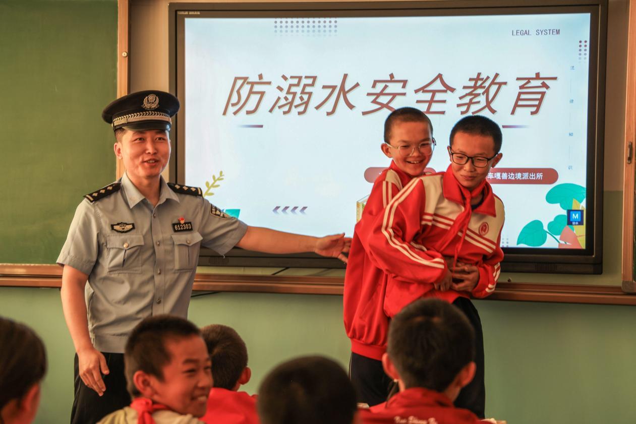 新疆伊犁:防溺水宣传进校园 安全教育护成长 _中国网