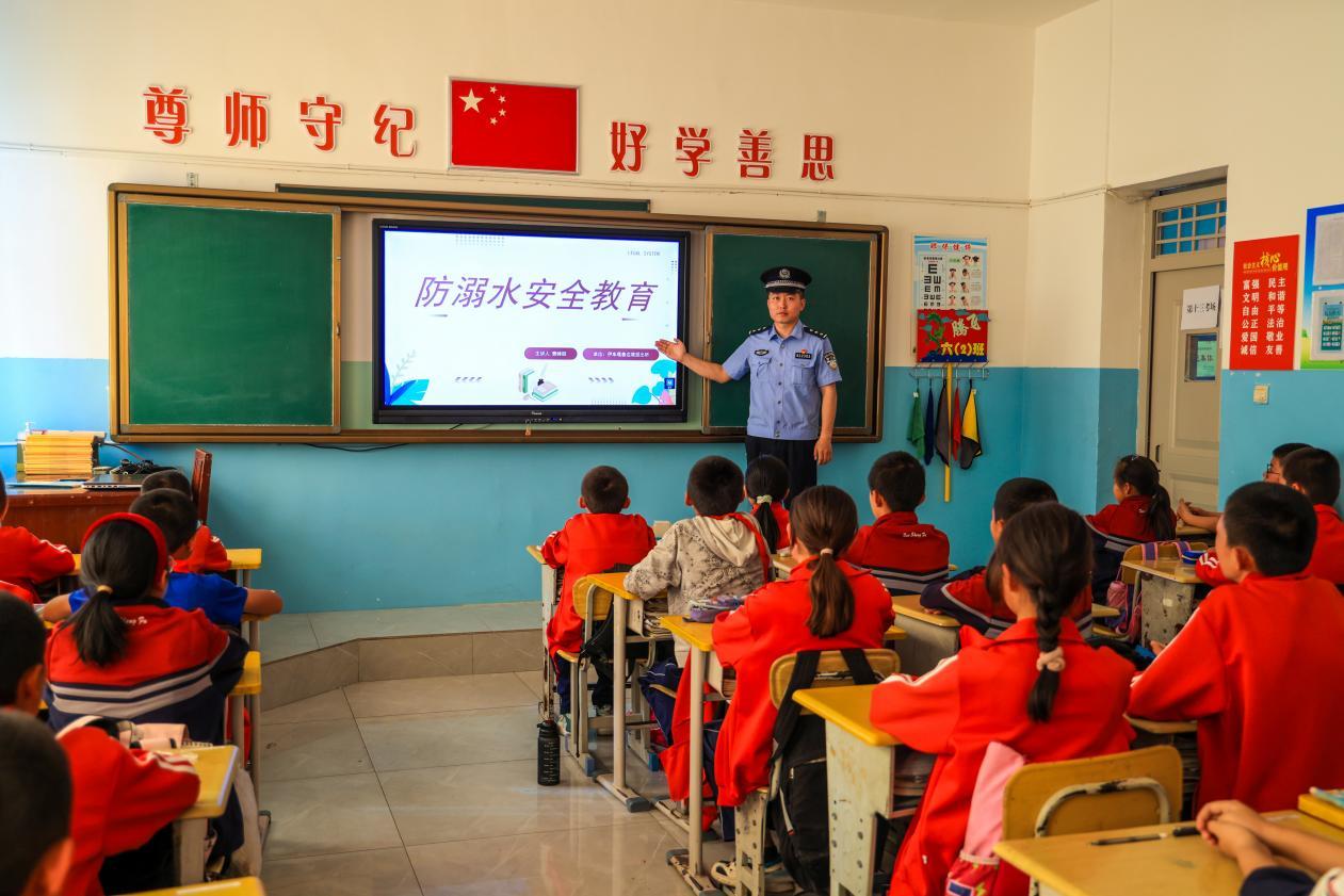 新疆伊犁:防溺水宣传进校园 安全教育护成长 _中国网