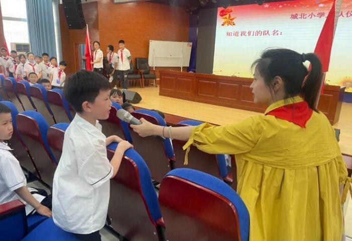 庐江县城北小学文明校区举行一年级少先队入队仪式