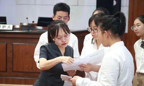 临汾一中第一附属学校开展法治护航伴你成长青少年模拟法庭实践活动