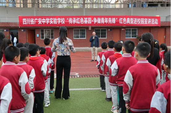 广中实验校长杨清华做励志讲话故事分享结束后,四川省广安中学实验